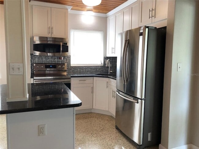 80 Beverly Cir in Englewood, FL - Foto de edificio - Building Photo