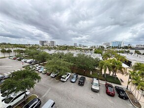 2775 NE 187th St, Unit 403 in Aventura, FL - Foto de edificio - Building Photo
