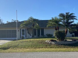 10123 Bay Ave in Englewood, FL - Building Photo