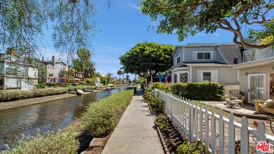 424 Carroll Canal in Los Angeles, CA - Building Photo - Building Photo