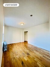 180 Borinquen Pl in Brooklyn, NY - Building Photo - Building Photo