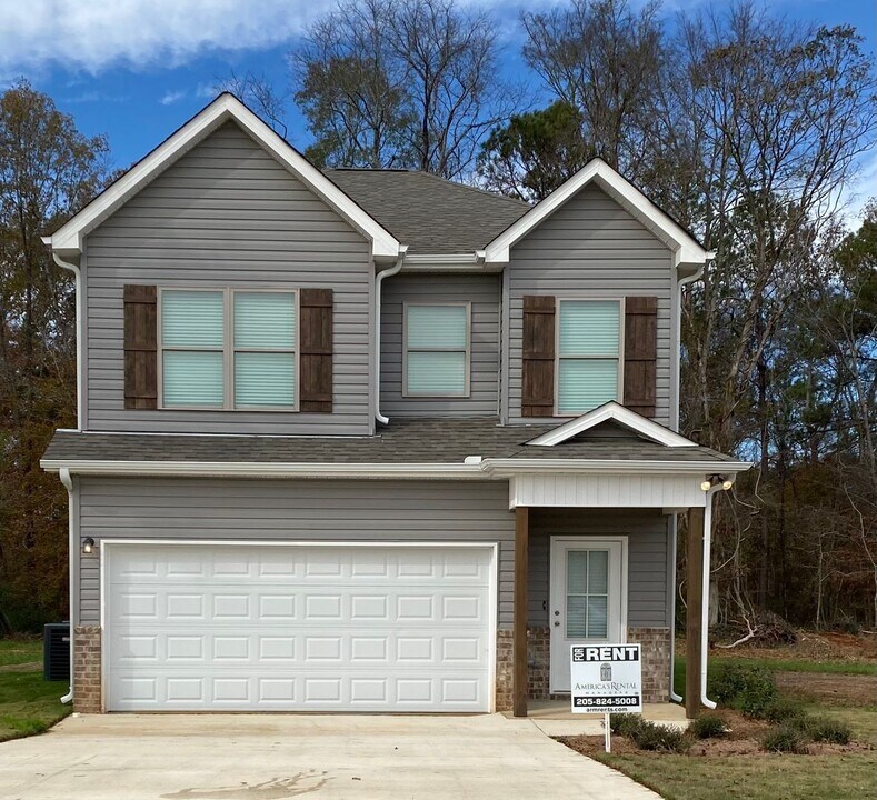 221 Buckhorn Cir in Weaver, AL - Building Photo