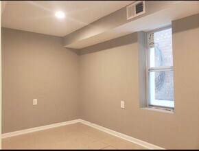 2214 N Mango Ave in Chicago, IL - Building Photo - Building Photo