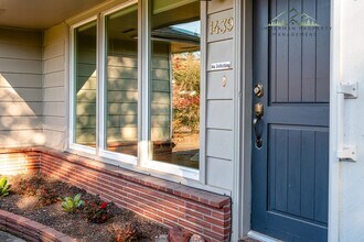 1439 Happy Ln in Eugene, OR - Foto de edificio - Building Photo