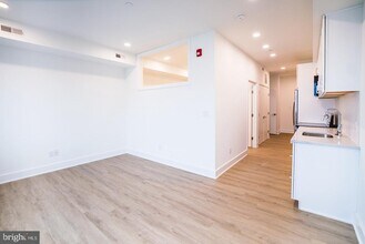 1324 Frankford Ave in Philadelphia, PA - Foto de edificio - Building Photo