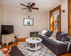 137 Charles, Unit 3 in Boston, MA - Foto de edificio - Building Photo