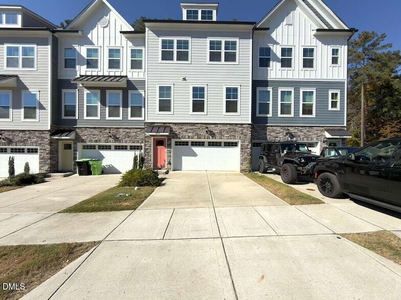 1802 Stroup St in Apex, NC - Building Photo