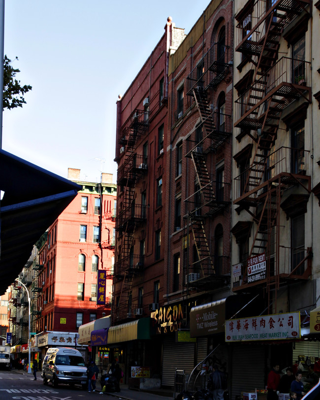 27 Catherine St in New York, NY - Foto de edificio - Building Photo