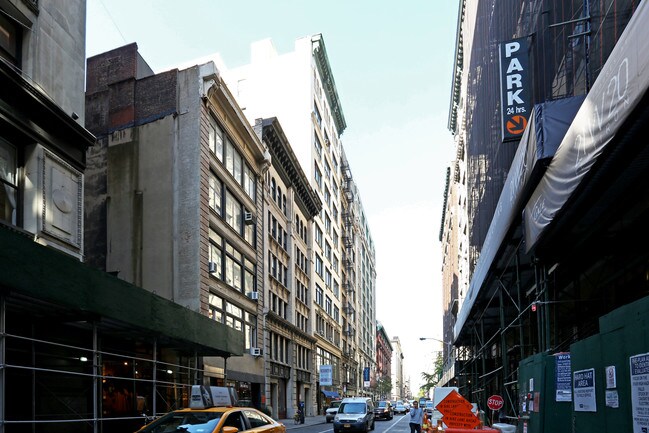 32 W 20th St in New York, NY - Building Photo - Building Photo