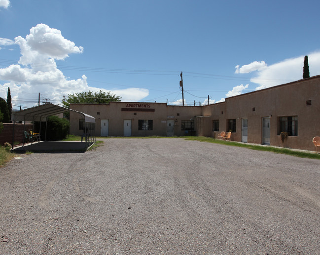 Dude Motel & Apartments in Truth Or Consequences, NM - Foto de edificio - Building Photo