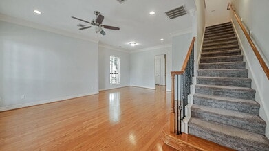 9134 Lakes At 610 Dr in Houston, TX - Building Photo - Building Photo