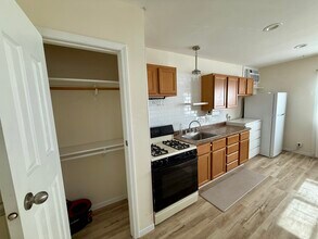 7215 University Ave, Unit 1 R in Middleton, WI - Foto de edificio - Building Photo