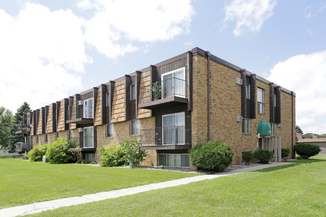Windwood Estates in Fargo, ND - Foto de edificio