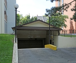 Robinson Place Apartments in Hamilton, ON - Building Photo - Building Photo