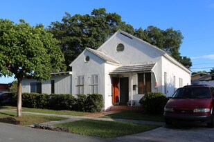 349 Pine Ter in West Palm Beach, FL - Building Photo