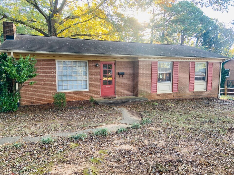 3740 Vandalia Dr in Winston-Salem, NC - Building Photo