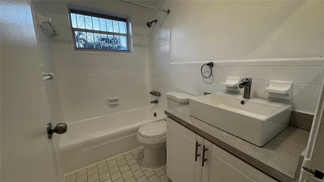 5643 Grant St, Unit 1 in Hollywood, FL - Building Photo - Building Photo