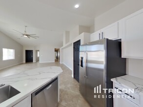 508 Country Hill Dr in North Las Vegas, NV - Building Photo - Building Photo