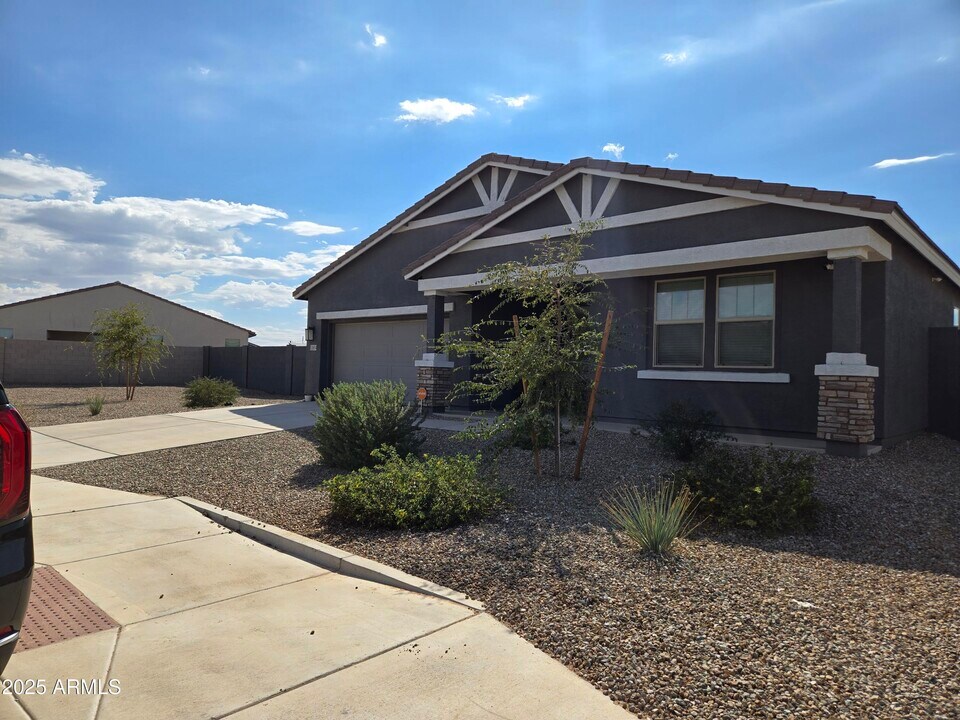 11854 N Uphoff Dr in Maricopa, AZ - Building Photo