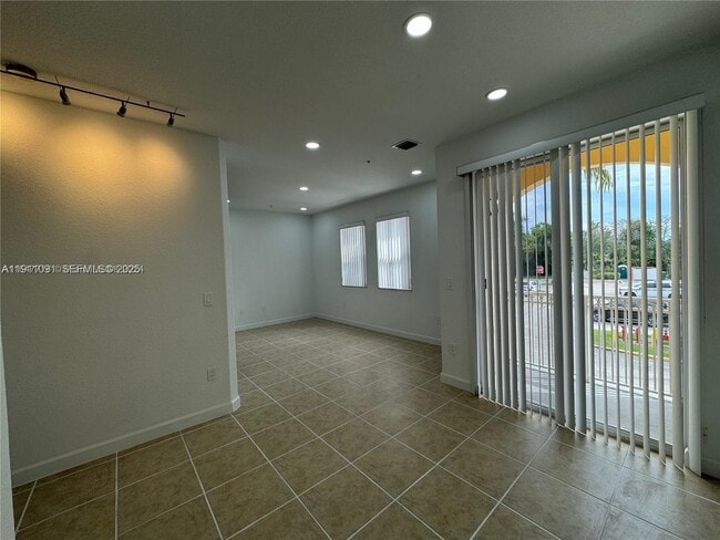 10012 NW 7th St in Miami, FL - Building Photo - Building Photo