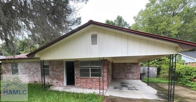 property at 820 Kelly Dr