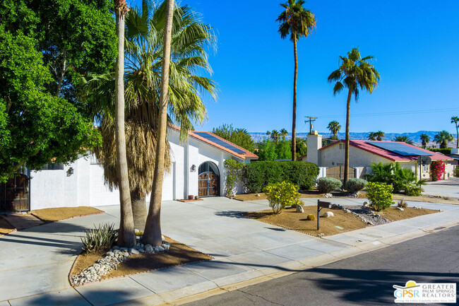 2750 E Vincentia Rd in Palm Springs, CA - Building Photo - Building Photo