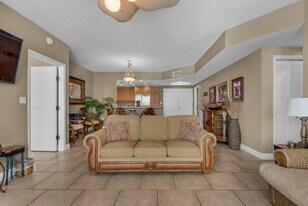 2 Portofino Dr in Pensacola Beach, FL - Building Photo