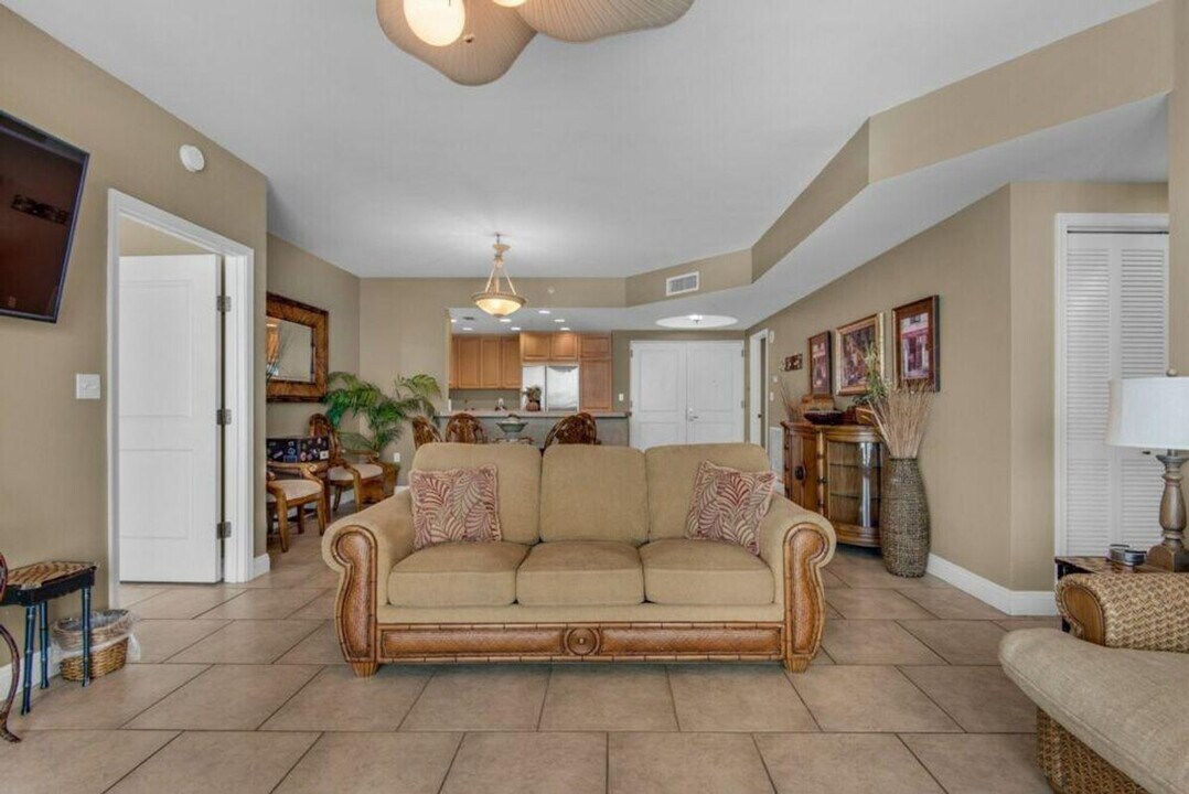 2 Portofino Dr in Pensacola Beach, FL - Building Photo