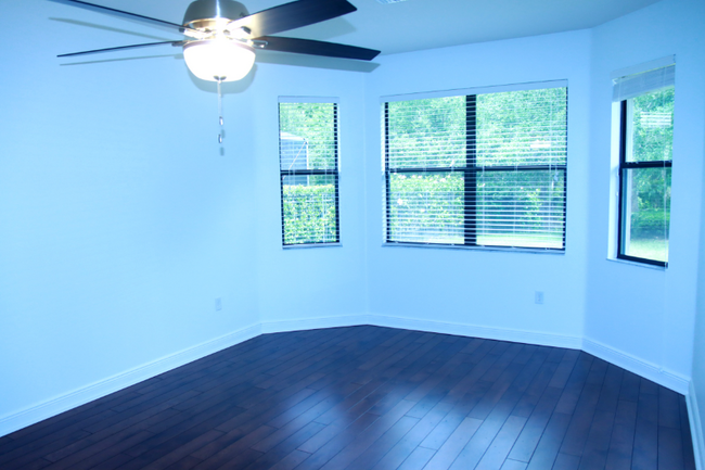 7907 Hampton Lake Dr in Tampa, FL - Building Photo - Building Photo