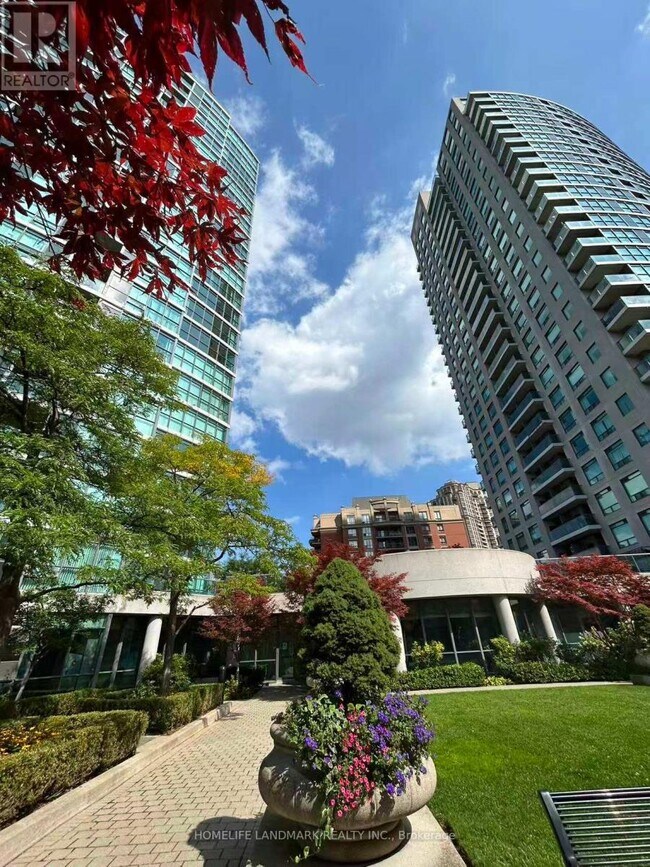 28 Harrison Garden Blvd in Toronto, ON - Building Photo - Building Photo