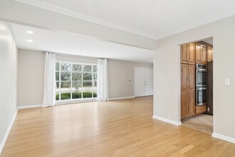 10 Fairview Ave in Deerfield, IL - Building Photo - Building Photo