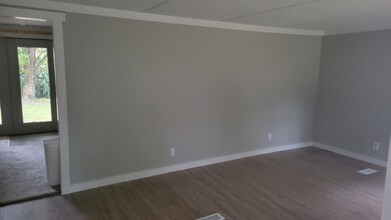 1306 E Lauderdale St in Tullahoma, TN - Building Photo - Building Photo