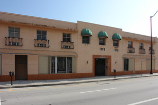 Rio Towers in Miami, FL - Building Photo