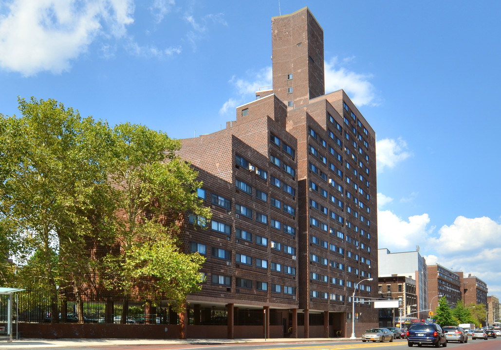 Twin Park South West in Bronx, NY - Building Photo