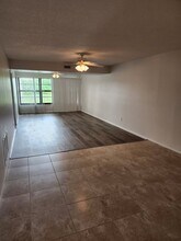 28 Plantation Dr, Unit 202 in Vero Beach, FL - Foto de edificio - Building Photo