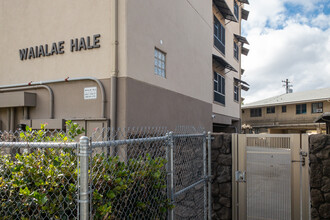 2840 S King St in Honolulu, HI - Building Photo - Building Photo