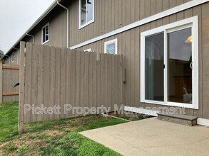 683 Northpark Ln in Bremerton, WA - Building Photo - Building Photo