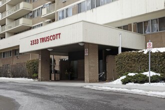 Park Royal Village Apartments in Mississauga, ON - Building Photo - Building Photo