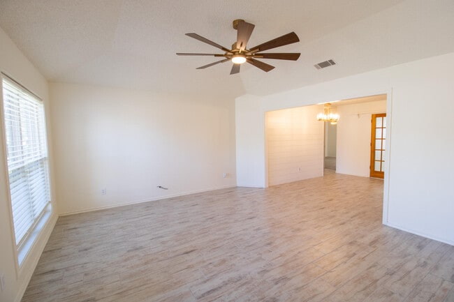 5731 95th St in Lubbock, TX - Building Photo - Building Photo