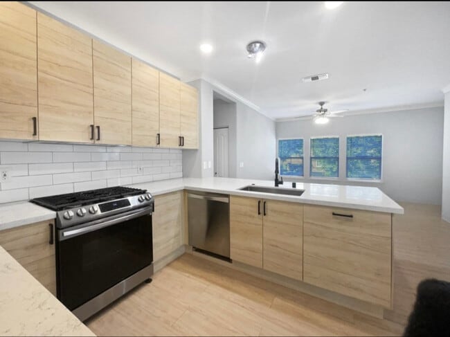 property at 3301 N Park Dr