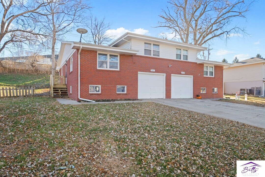 9319 Ohio St in Omaha, NE - Foto de edificio