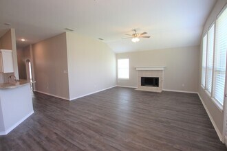 1205 Candice Ct in Whitehouse, TX - Building Photo - Building Photo