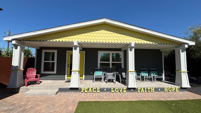 property at 706 E Whitton Ave