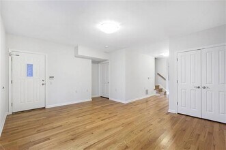 437 Whiton St in Jersey City, NJ - Building Photo - Building Photo
