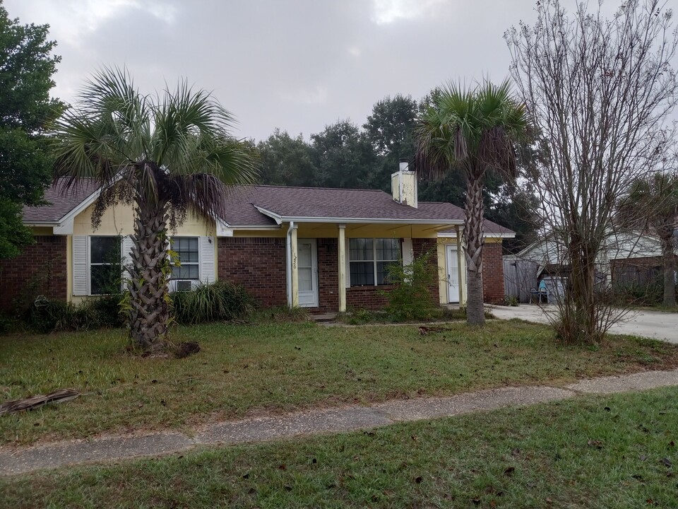 1256 Sanibel Ln in Gulf Breeze, FL - Building Photo