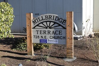 Millbridge Terrace in Salem, OR - Foto de edificio - Building Photo