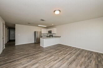 26485 Wakefield Dr in Brooksville, FL - Building Photo - Building Photo