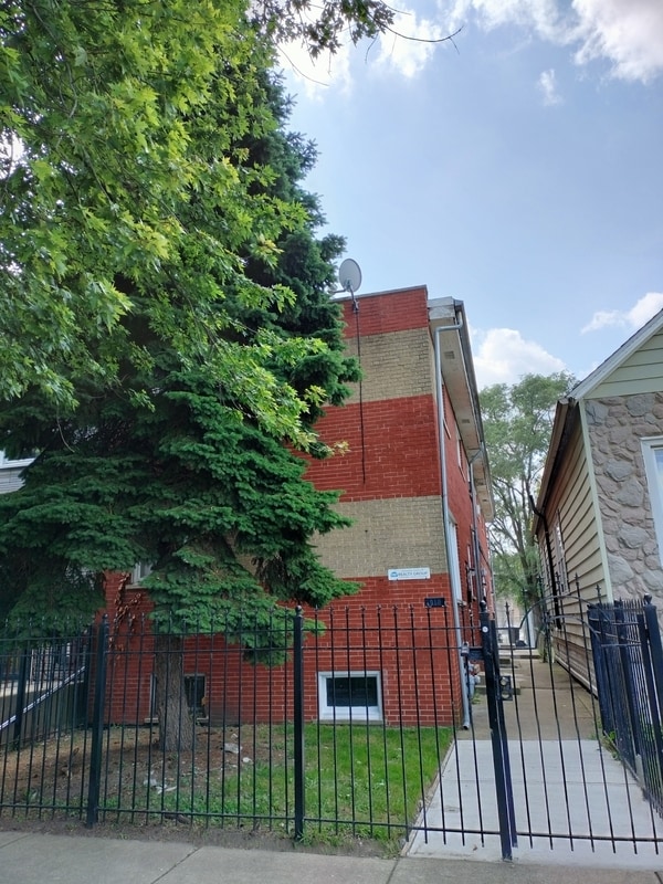 property at 7910 S Muskegon Ave