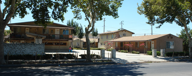 24-38 E Main St in Merced, CA - Building Photo - Building Photo