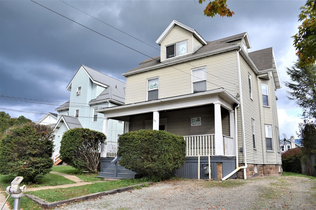 787 Wayne Ave-Unit -789 RES in Indiana, PA - Building Photo